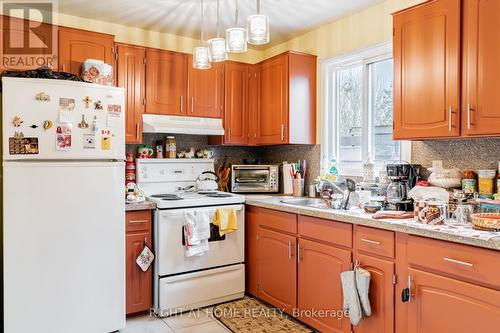 4278 Sawmill Valley Drive, Mississauga, ON - Indoor Photo Showing Kitchen