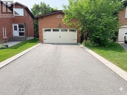 37 VERSAILLES COURT Richmond Hill, ON L4C 8V6