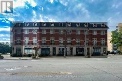 10 - 120 BRONTE ROAD  Oakville, ON L6L 3C1