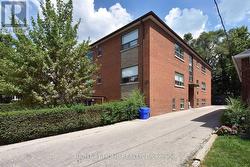 121 FOURTH STREET Toronto, ON M8V 2Y6