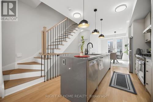6 - 348 Wheat Boom Drive, Oakville, ON - Indoor Photo Showing Kitchen With Upgraded Kitchen