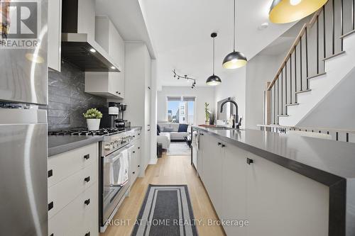 6 - 348 Wheat Boom Drive, Oakville, ON - Indoor Photo Showing Kitchen With Upgraded Kitchen