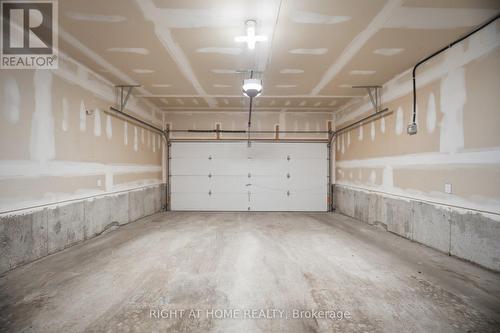 6 - 348 Wheat Boom Drive, Oakville, ON - Indoor Photo Showing Garage