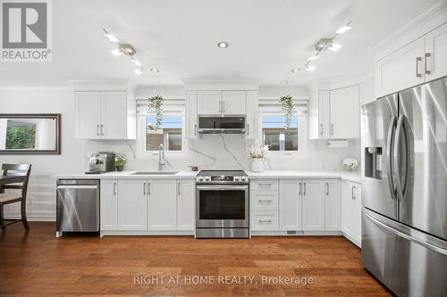 7013 Hickling Crescent, Mississauga, ON - Indoor Photo Showing Kitchen With Stainless Steel Kitchen With Upgraded Kitchen