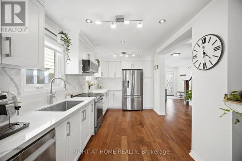 7013 Hickling Crescent, Mississauga, ON - Indoor Photo Showing Kitchen With Stainless Steel Kitchen With Upgraded Kitchen