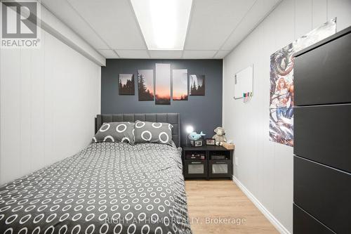 7013 Hickling Crescent, Mississauga, ON - Indoor Photo Showing Bedroom