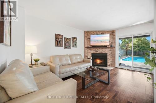 7013 Hickling Crescent, Mississauga, ON - Indoor Photo Showing Living Room With Fireplace
