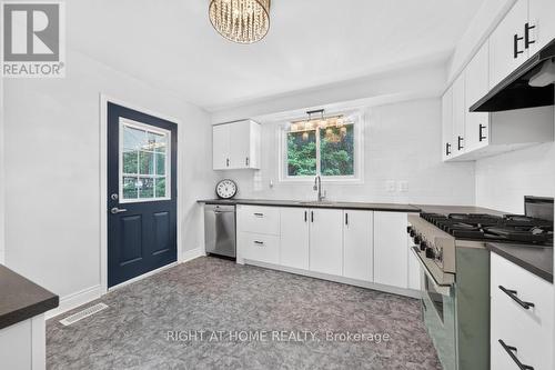 662 Montego Crescent, Burlington, ON - Indoor Photo Showing Kitchen