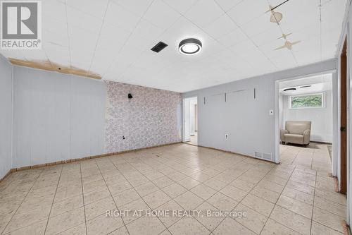 662 Montego Crescent, Burlington, ON - Indoor Photo Showing Other Room