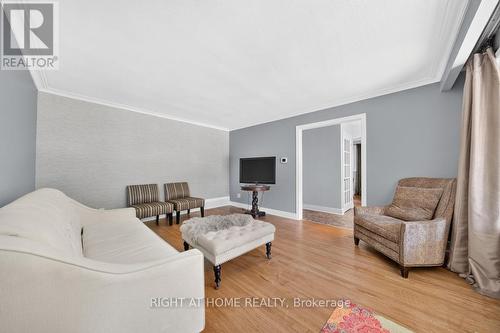 662 Montego Crescent, Burlington, ON - Indoor Photo Showing Living Room
