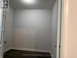 Den - 