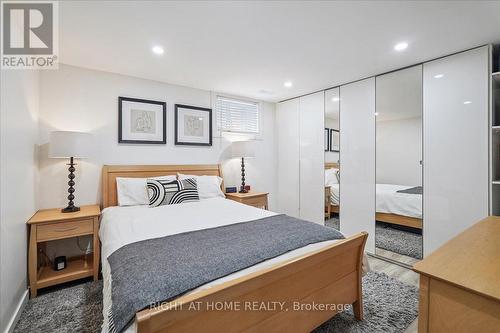 2090 Stonehouse Crescent, Mississauga, ON - Indoor Photo Showing Bedroom