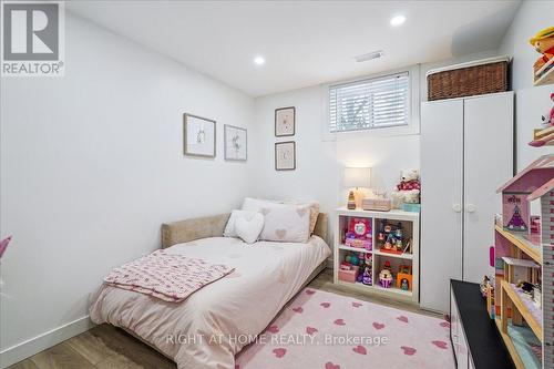 2090 Stonehouse Crescent, Mississauga, ON - Indoor Photo Showing Bedroom