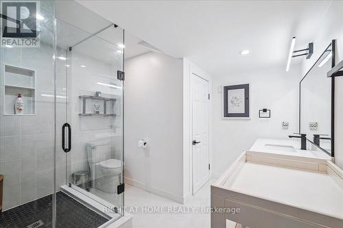2090 Stonehouse Crescent, Mississauga, ON - Indoor Photo Showing Bathroom