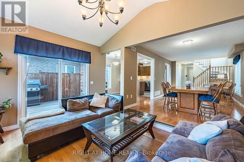 1352 Wadebridge Crescent, Oshawa, ON - Indoor Photo Showing Living Room