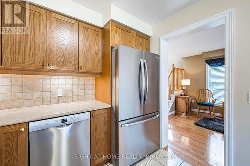 1352 Wadebridge Crescent, Oshawa, ON - Indoor Photo Showing Kitchen