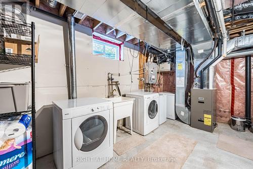 1352 Wadebridge Crescent, Oshawa, ON - Indoor Photo Showing Laundry Room