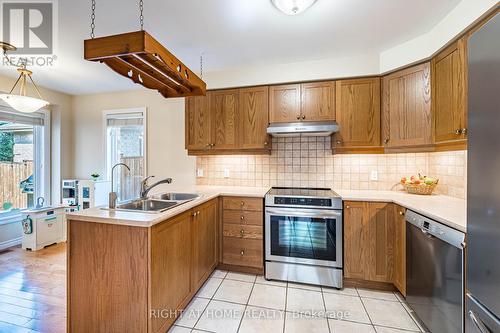 1352 Wadebridge Crescent, Oshawa, ON - Indoor Photo Showing Kitchen With Double Sink