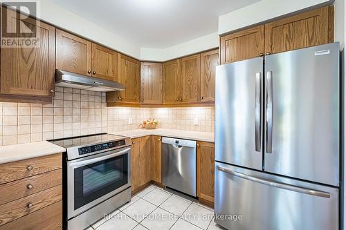 1352 Wadebridge Crescent, Oshawa, ON - Indoor Photo Showing Kitchen