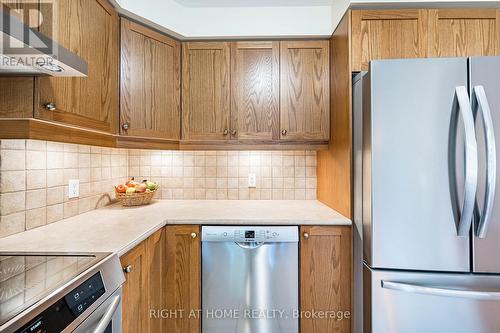 1352 Wadebridge Crescent, Oshawa, ON - Indoor Photo Showing Kitchen