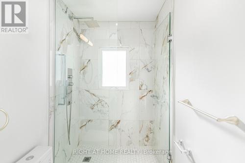 100 Green Mountain Road E, Hamilton, ON - Indoor Photo Showing Bathroom