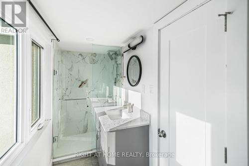 100 Green Mountain Road E, Hamilton, ON - Indoor Photo Showing Bathroom