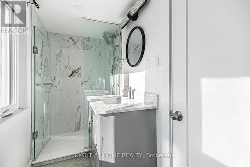 100 Green Mountain Road E, Hamilton, ON - Indoor Photo Showing Bathroom