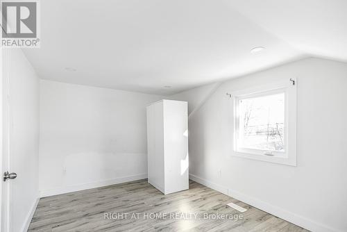 100 Green Mountain Road E, Hamilton, ON - Indoor Photo Showing Other Room