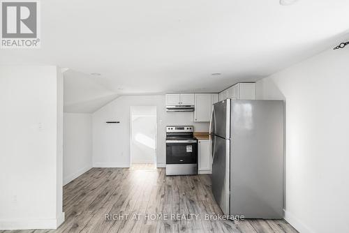 100 Green Mountain Road E, Hamilton, ON - Indoor Photo Showing Kitchen