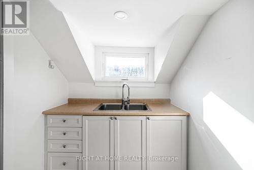 100 Green Mountain Road E, Hamilton, ON - Indoor Photo Showing Other Room