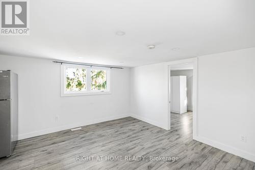 100 Green Mountain Road E, Hamilton, ON - Indoor Photo Showing Other Room
