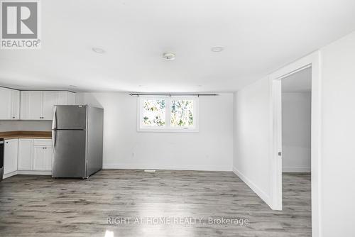 100 Green Mountain Road E, Hamilton, ON - Indoor Photo Showing Other Room