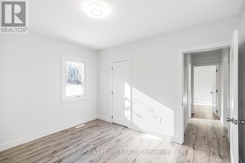 100 Green Mountain Road E, Hamilton, ON - Indoor Photo Showing Other Room