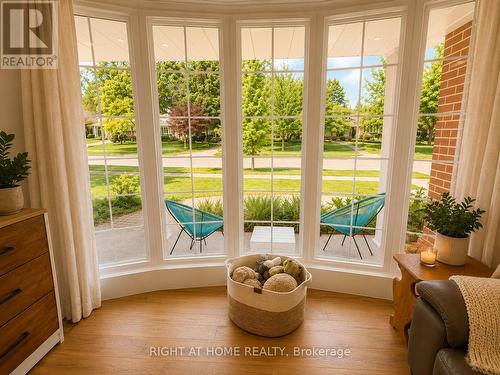Main Floor Living Area - 4440 Cosburn Crescent, Burlington, ON - Indoor