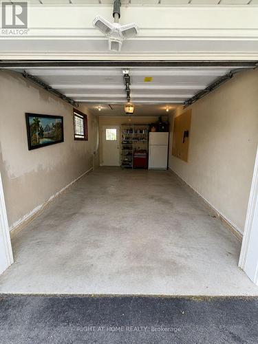 4440 Cosburn Crescent, Burlington, ON - Indoor Photo Showing Garage