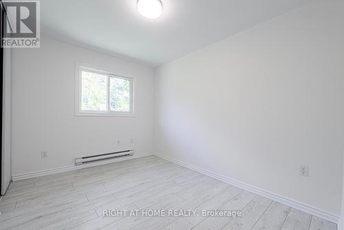 3rd floor 2nd bedroom - 3 - 23 Meadow Lane, Barrie, ON - Indoor Photo Showing Other Room