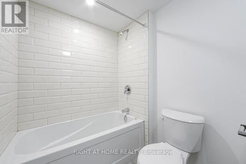 3rd floor bathroom - 3 - 23 Meadow Lane, Barrie, ON - Indoor Photo Showing Bathroom