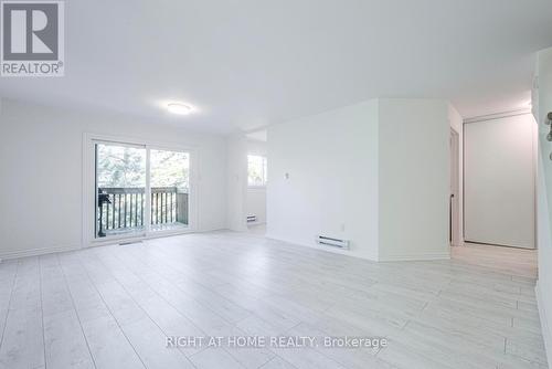 Living Room & Dining - 3 - 23 Meadow Lane, Barrie, ON - Indoor