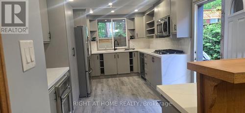 258 HOWLAND AVENUE , Toronto, Ontario M5R 3B6 4