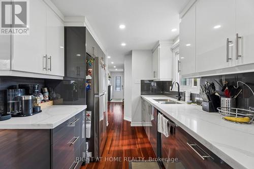56 Hemingway Crescent, Barrie, ON - Indoor Photo Showing Kitchen With Double Sink With Upgraded Kitchen