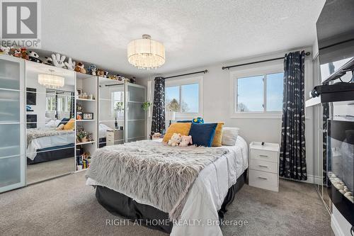 56 Hemingway Crescent, Barrie, ON - Indoor Photo Showing Bedroom