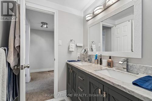 56 Hemingway Crescent, Barrie, ON - Indoor Photo Showing Bathroom