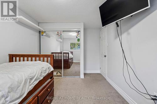 56 Hemingway Crescent, Barrie, ON - Indoor Photo Showing Bedroom