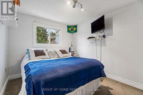 56 Hemingway Crescent, Barrie, ON - Indoor Photo Showing Bedroom