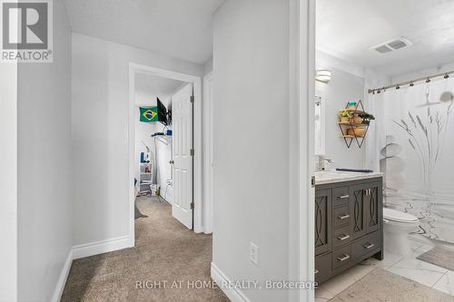 56 Hemingway Crescent, Barrie, ON - Indoor