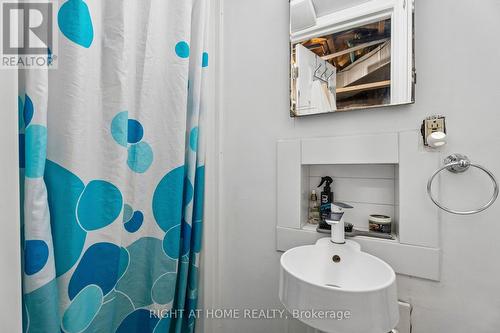 56 Hemingway Crescent, Barrie, ON - Indoor Photo Showing Bathroom