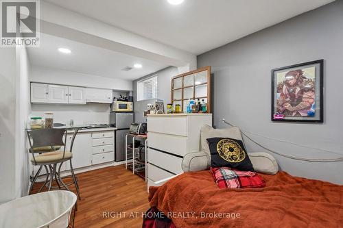 56 Hemingway Crescent, Barrie, ON - Indoor Photo Showing Bedroom