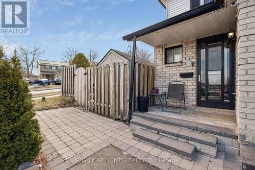 56 Hemingway Crescent, Barrie, ON - Outdoor
