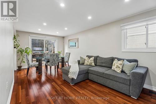 56 Hemingway Crescent, Barrie, ON - Indoor Photo Showing Living Room
