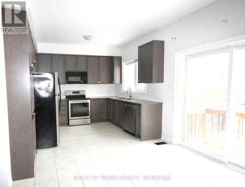 66 White Crescent, Barrie, ON - Indoor Photo Showing Kitchen